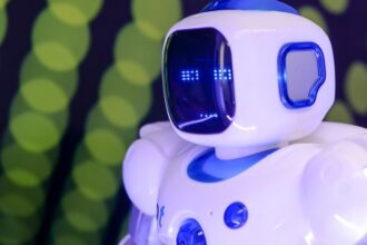 Robot umanoide intelligenza artificiale incarnata